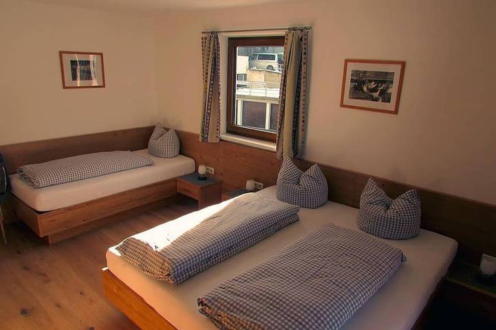 Ferienwohnung für 5 Personen, mit Sauna und Balkon sowie Garten in Oberperfuss - 2