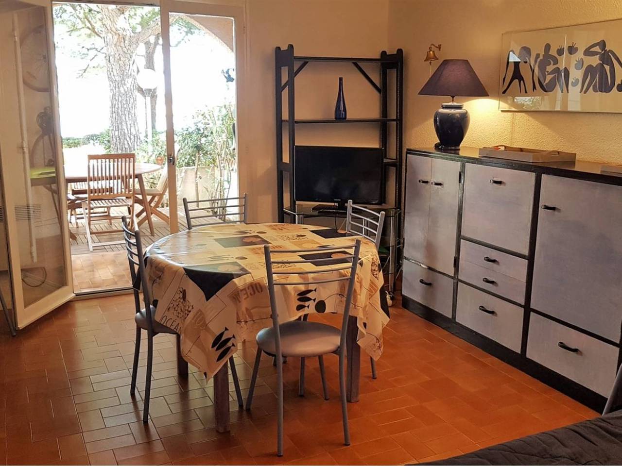 Apartamento entero, Pabellón para 6 personas con vistas a la marina, terraza y equipamientos en Saint-Cyprien in Saint-Cyprien, Côte d'Améthyste