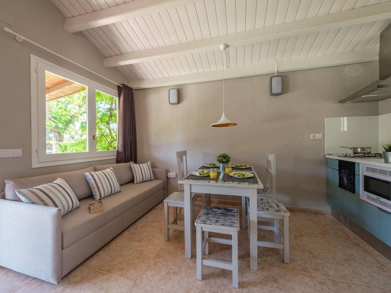 Tropischer Bungalow mit Terrasse in el Vendrell, Costa Dorada
