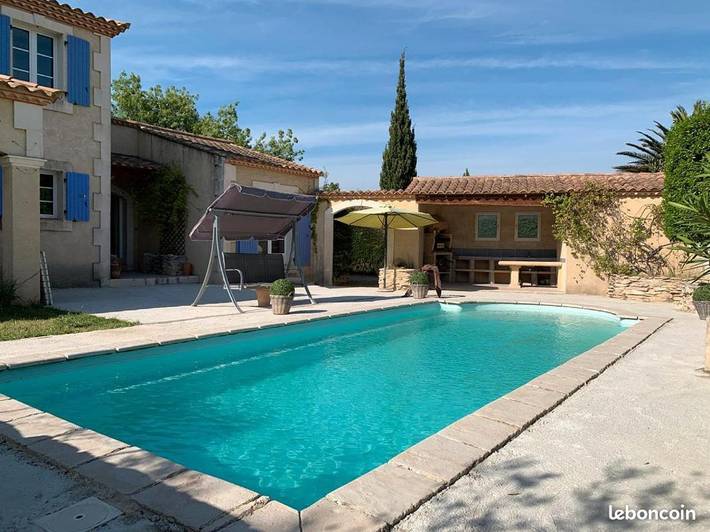 Location de vacances pour 9 personnes, avec jardin ainsi que vue et piscine, animaux acceptés à Paradou - 3