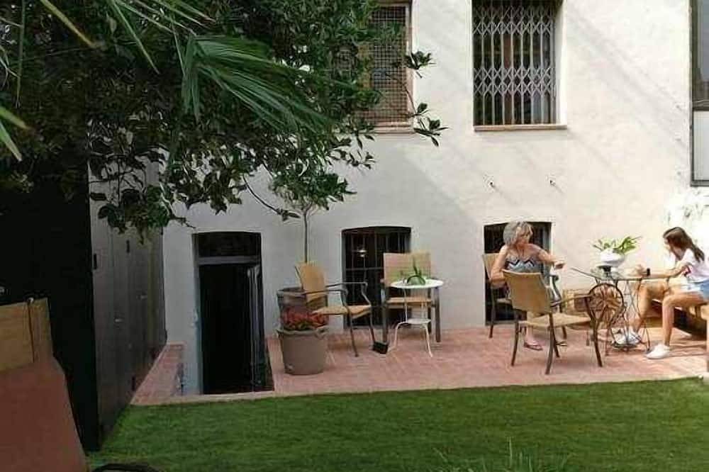 Apartamento entero, El Campaner, con acceso a piscina interior in Olot, Parc Natural de Zona Volcànica de la Garrotxa