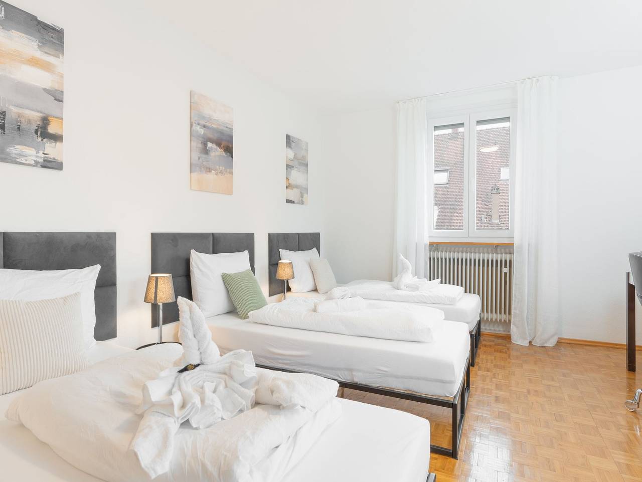 Ganze Ferienwohnung, Bodensee-Haus Istayunixi Seenähe-Terrasse-Garten-Netflix-Parkplatz - Ferienwohnung mit 155qm, 4 Schlafzimmer, max. für 8 Personen in Radolfzell, Radolfzell am Bodensee