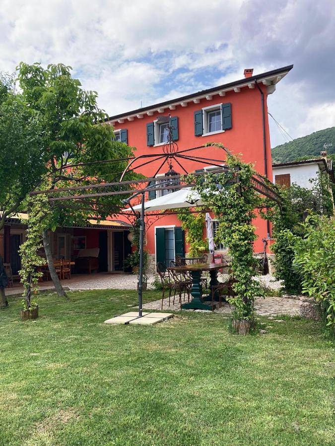 Casa vacanza per 4 persone, con Terrazza e Giardino nonché Panorama a Caprino Veronese
