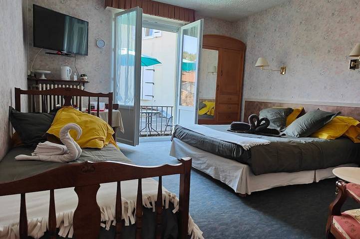 Holiday apartment for 3 people, with balcony and sauna as well as garden and hot tub - 1