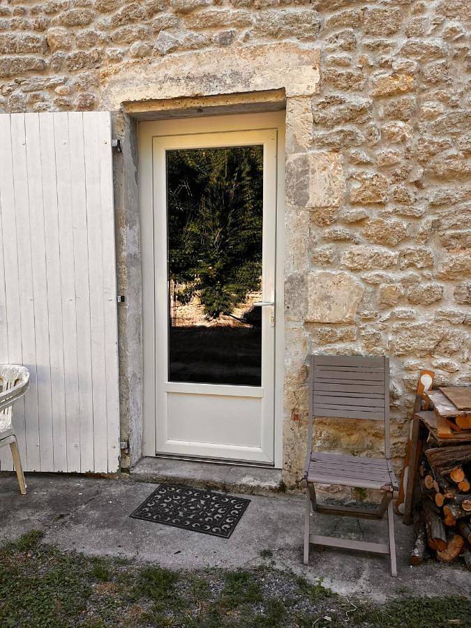 Gîte pour 2 personnes, avec terrasse et jardin à Saint-Germain-d'Esteuil - 2