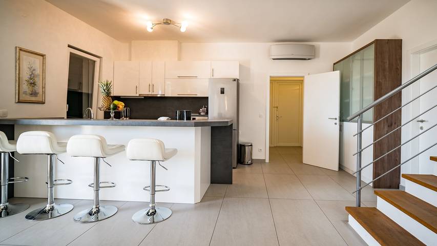 Villa für 9 Personen, mit Pool und Garten in Novalja - 3