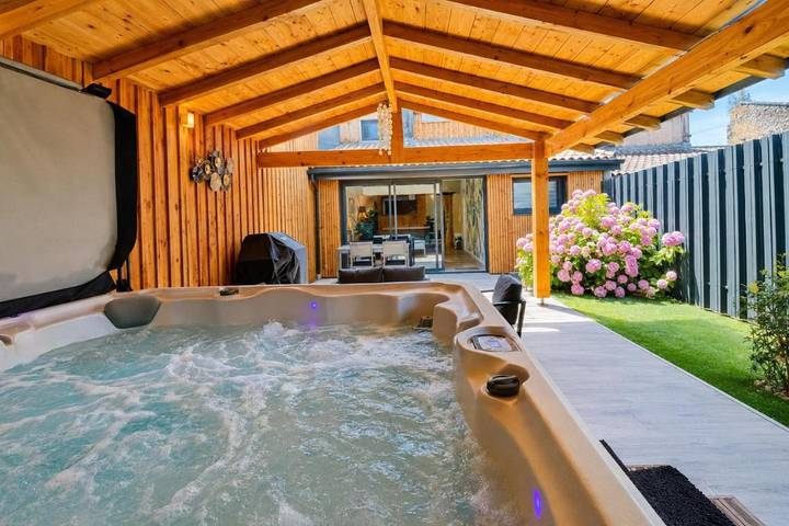 Villa für 4 Personen, mit Garten und Whirlpool - 1