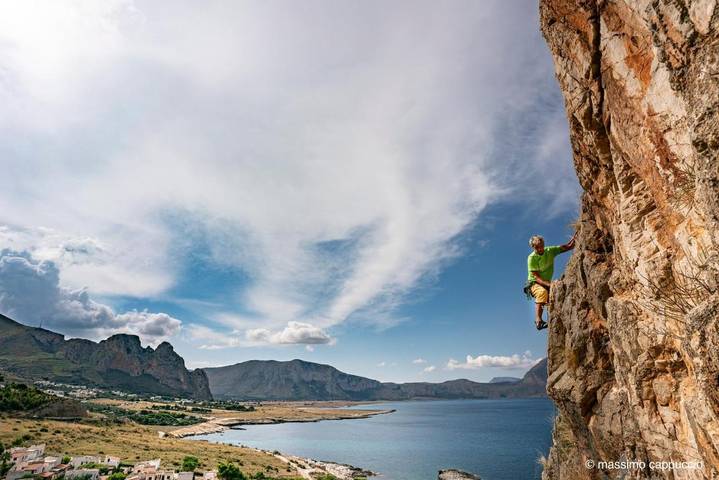 Location de vacances pour 6 personnes, avec vue ainsi que jardin et piscine dans Macari - 3