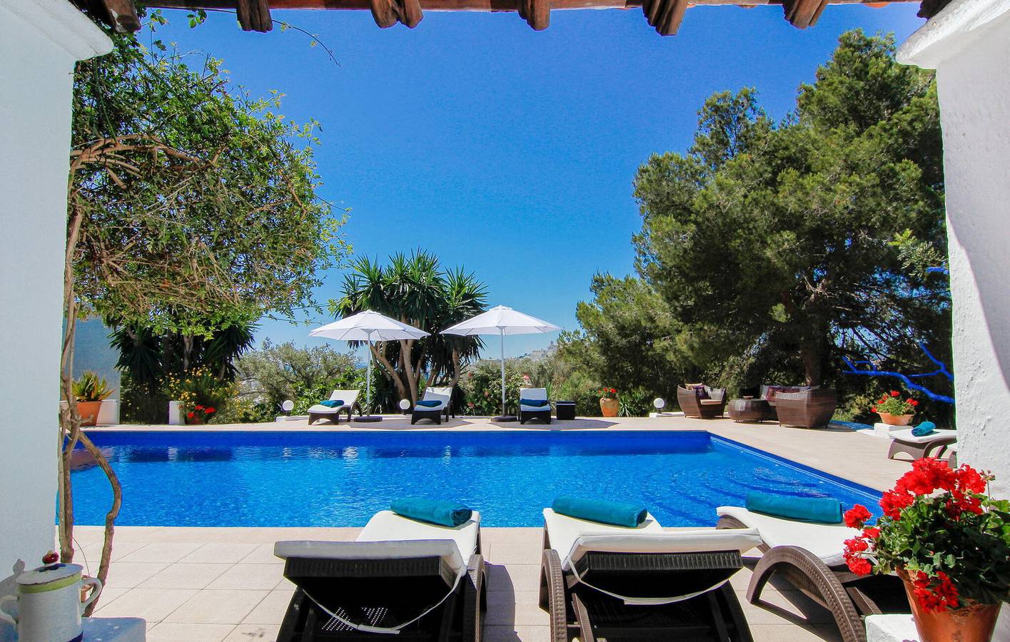 Sea View Apartment with Pool & Terrace, Parking, AC in Puig d'en Valls, Santa Eulària des Riu