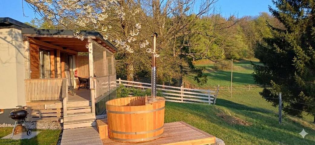 Location de vacances pour 4 personnes, avec Jacuzzi et Terrasse ainsi que Jardin et Vue à Velike Lašče