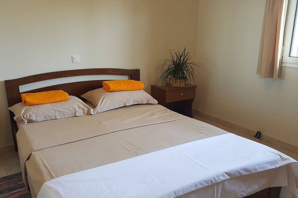 Ganze Wohnung, Sunrise 4 - Beautifully Located Air Conditioned Apartment Above Beach in Xiropigado, Kynouria