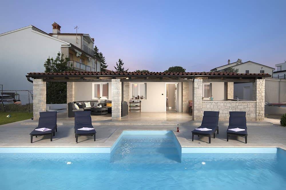 Family house Georgine with 2 bedrooms and pool in Pula-Medulin, Pula