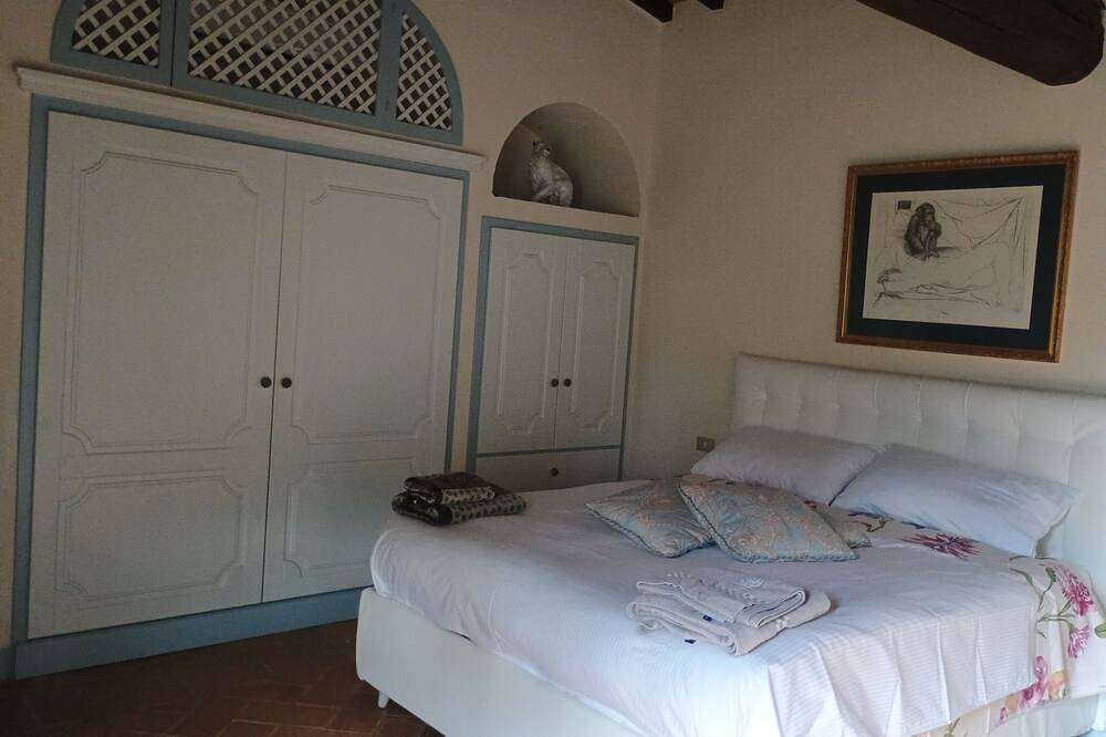 Charming 3-bedroom villa in Abruzzo with Wifi and Ac in Civitella Casanova, Gran Sasso