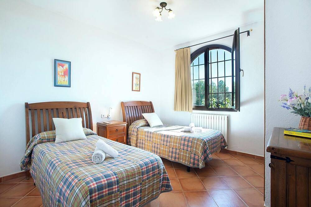 Aldea Repos - Ocho Habitaciones Villa, Capacidad 16 in Regencós, Costa Brava