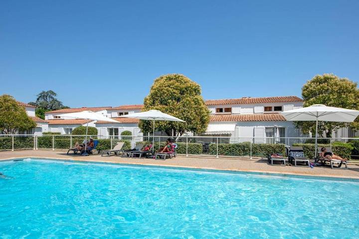 Appart’hôtel pour 4 personnes, avec piscine et terrasse, animaux acceptés