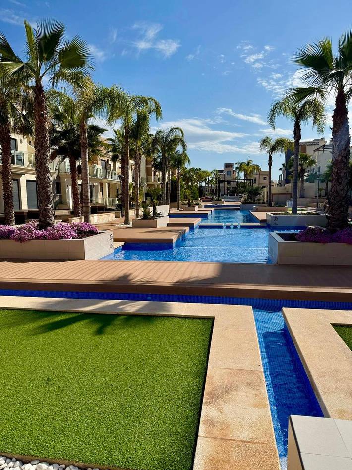 Apartamento de vacaciones para 4 personas, con balcón además de jardín y piscina para niños - 1