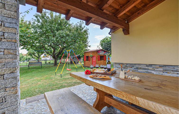 Geräumiges Apartment mit Terrasse, Garten und Seeblick in Gozzano, Novara Provinz
