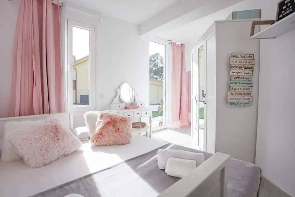 Chillout House, Sea & Mountain view with heated pool 29 c in Santa Susanna, Costa del Maresme
