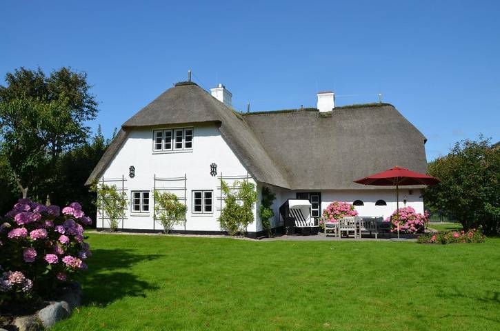 Ferienhaus für 4 Personen, mit Whirlpool und Terrasse sowie Garten und Sauna in Archsum
