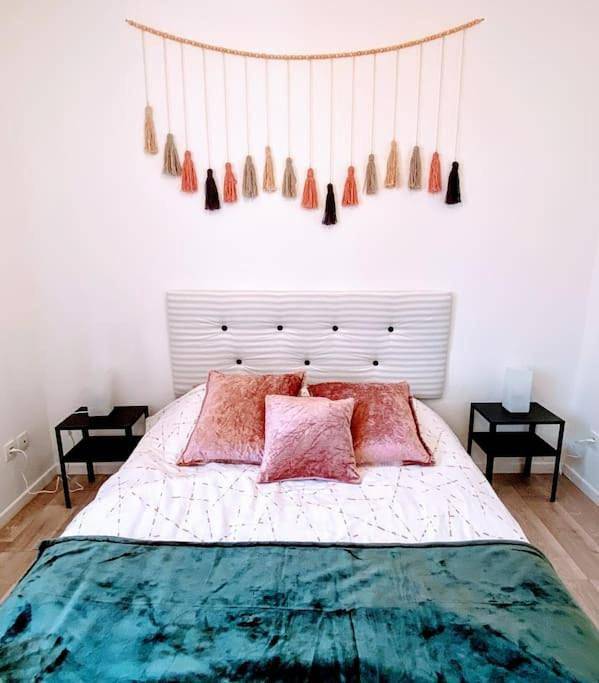 Location de vacances pour 8 personnes, avec vue ainsi que jardin et piscine, animaux acceptés à Montcaret - 4