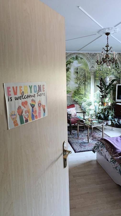 Ganze Ferienwohnung, Weltoffenes privates Gästezimmer bei Lgbtq freundlichen Gastgeber der mit in der Wohnung lebt in Wedding Berlin, Berlin