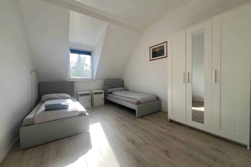 Central 4-Room Apartment Near Central Offenbach in Offenbach-sur-le-Main, Offenbach