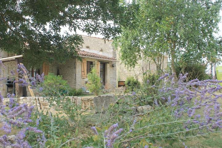 Gîte pour 4 personnes, avec jardin et vue dans Muron