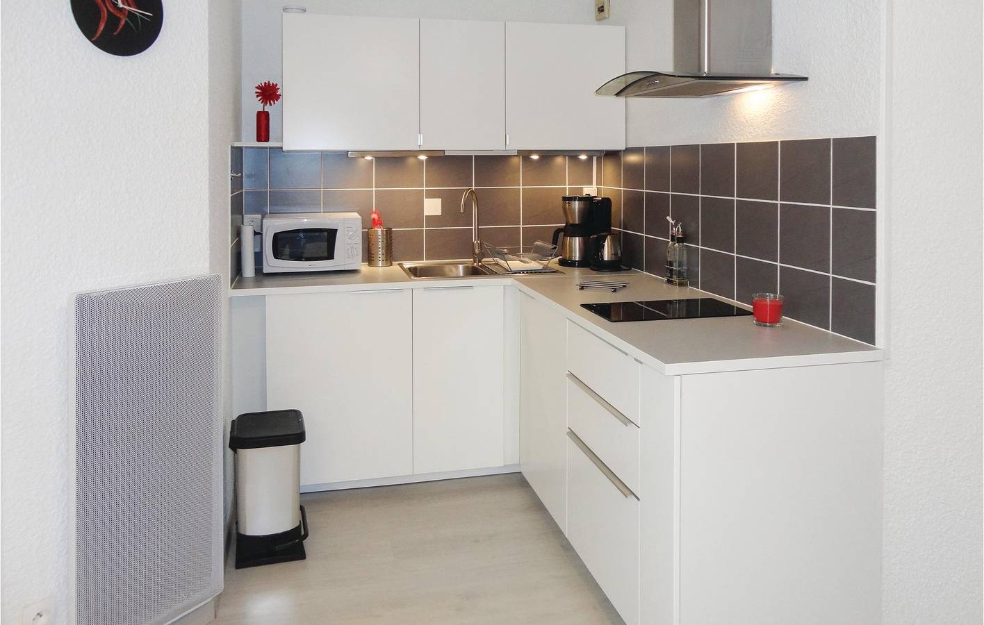 Geheel vakantieappartement, Appartement aan het zwembad - 2km naar het strand! in Gruissan (Ville), Gruissan