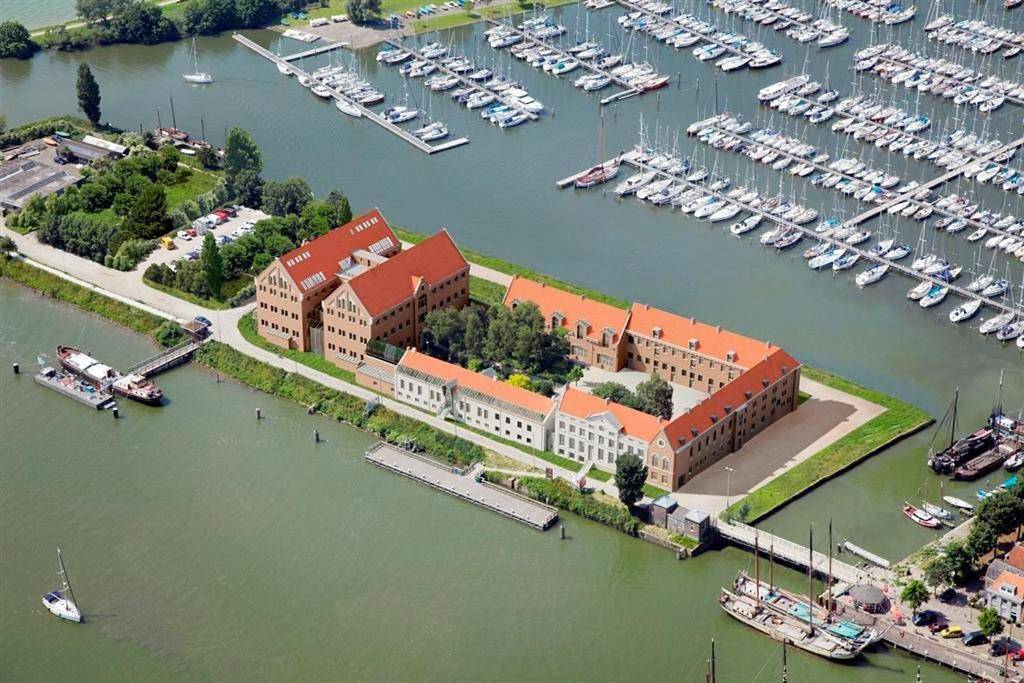 Hotel Oostereiland in Hoorn, Markermeer