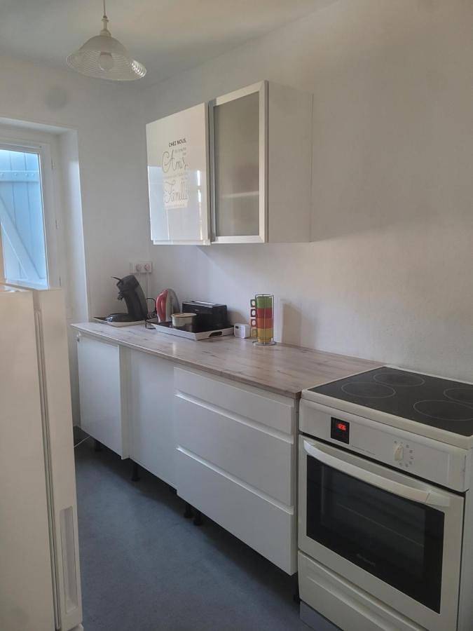 Appartement entier, Two-Bedroom Apartment in Dompierre-sur-Besbre, Allier
