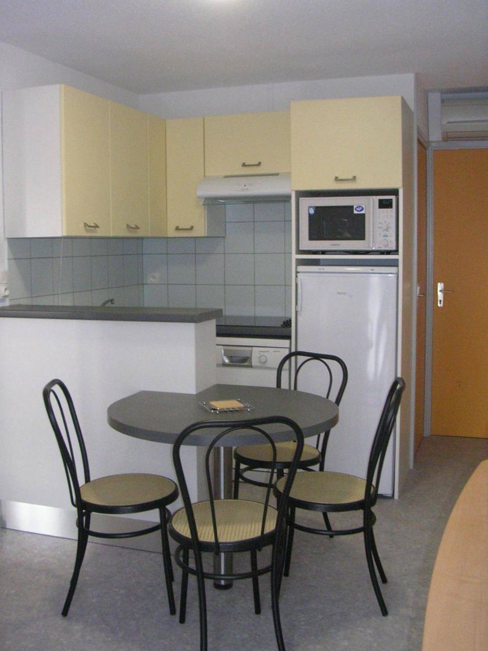 Appartement entier, One-Bedroom Apartment - First Floor (2 Adults) in Salies-de-Béarn, Béarn