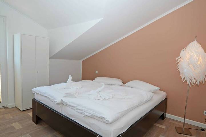 Ferienwohnung für 4 Personen, mit Balkon und Sauna in Zirkow - 2