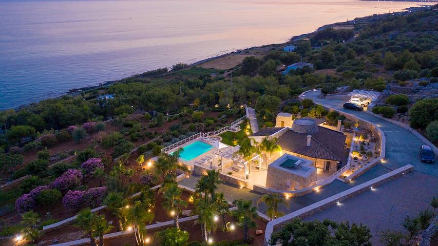 Casa vacanza per 10 persone, con giardino e terrazza a Patù