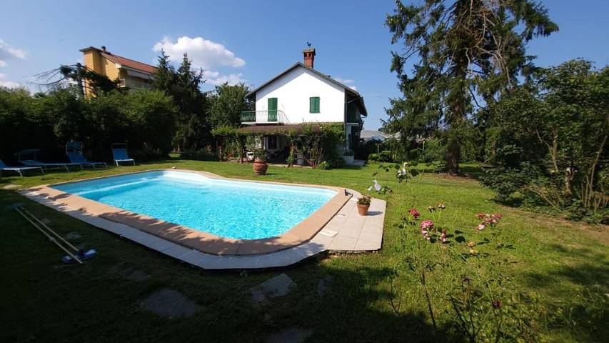 Casa vacanza per 4 persone, con Balcone e Terrazza nonché Giardino e Piscina a Chieri