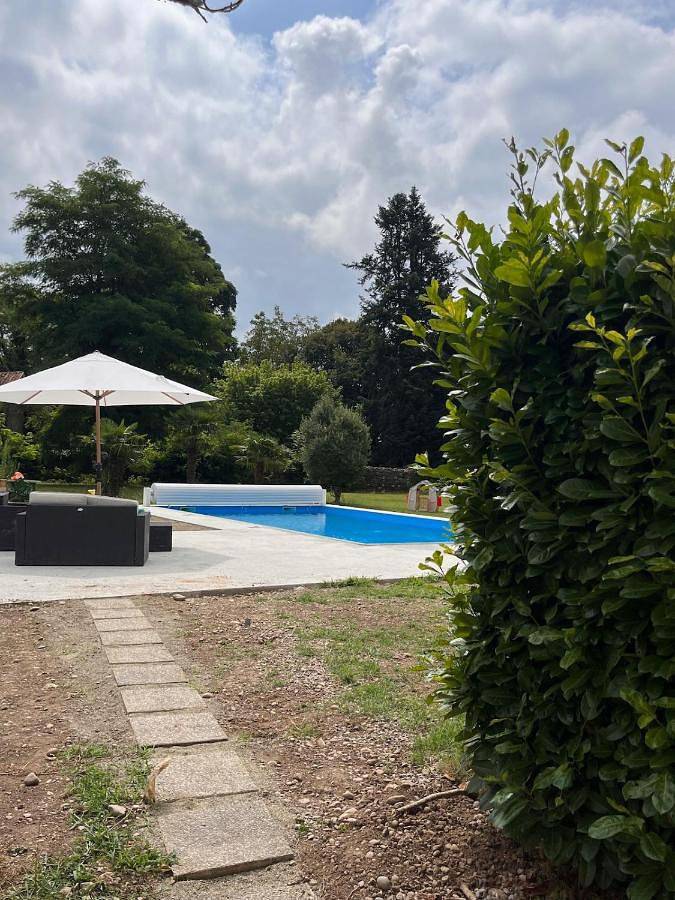 Location de vacances pour 10 personnes, avec piscine ainsi que jardin et vue à Auterrive