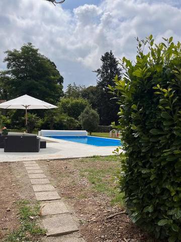 Gîte pour 10 personnes, avec jardin ainsi que piscine et vue à Auterrive