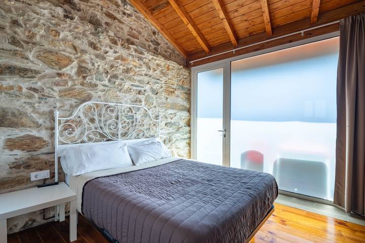 Apartamento entero, Casa Silverio con piscina compartida, terraza compartida y Wi-Fi in Monforte de Lemos, Reserva da Biosfera Ribeira Sacra e Serras do Oribio e Courel
