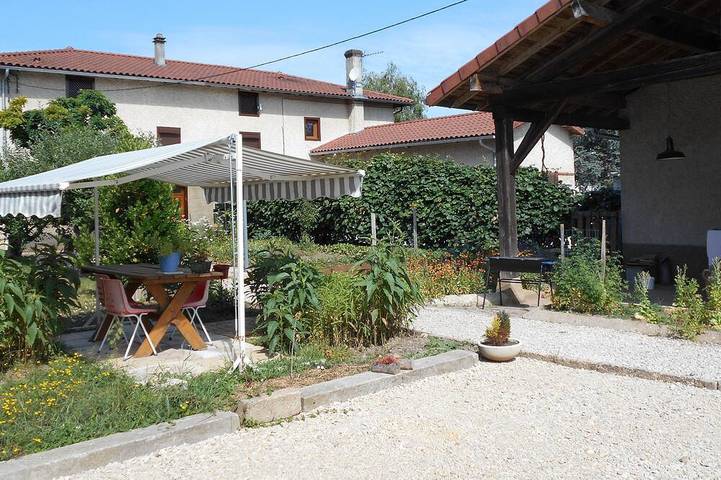 Gîte pour 8 personnes, avec jardin et terrasse dans Cras-sur-Reyssouze