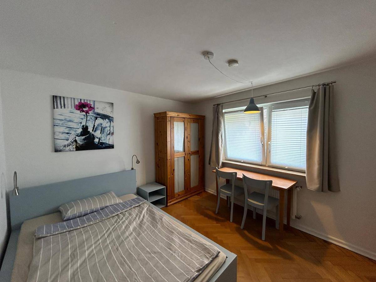 Single Room with Shared Bathroom in Bonn, Rhénanie