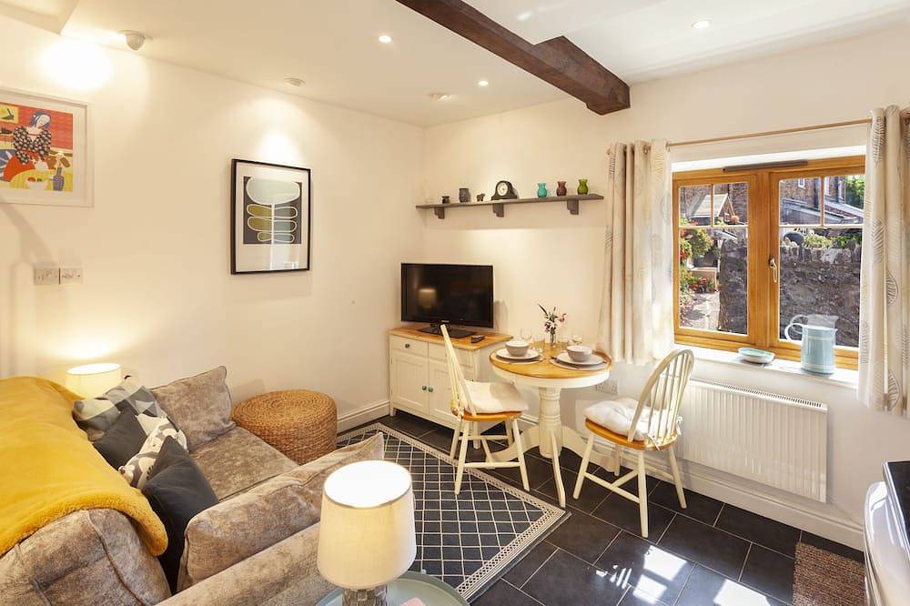 Cosy stone cottage on Exmoor National Park. cycle/walk from door. Pub 2 mins. in Timberscombe, Somerset