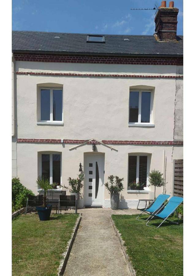Location de vacances pour 5 personnes, avec terrasse et jardin, animaux acceptés dans La Trinite Du Mont