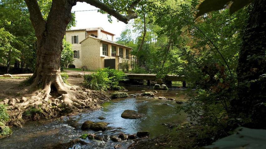Chambre d’hôte pour 4 personnes, avec piscine ainsi que jardin et jacuzzi
