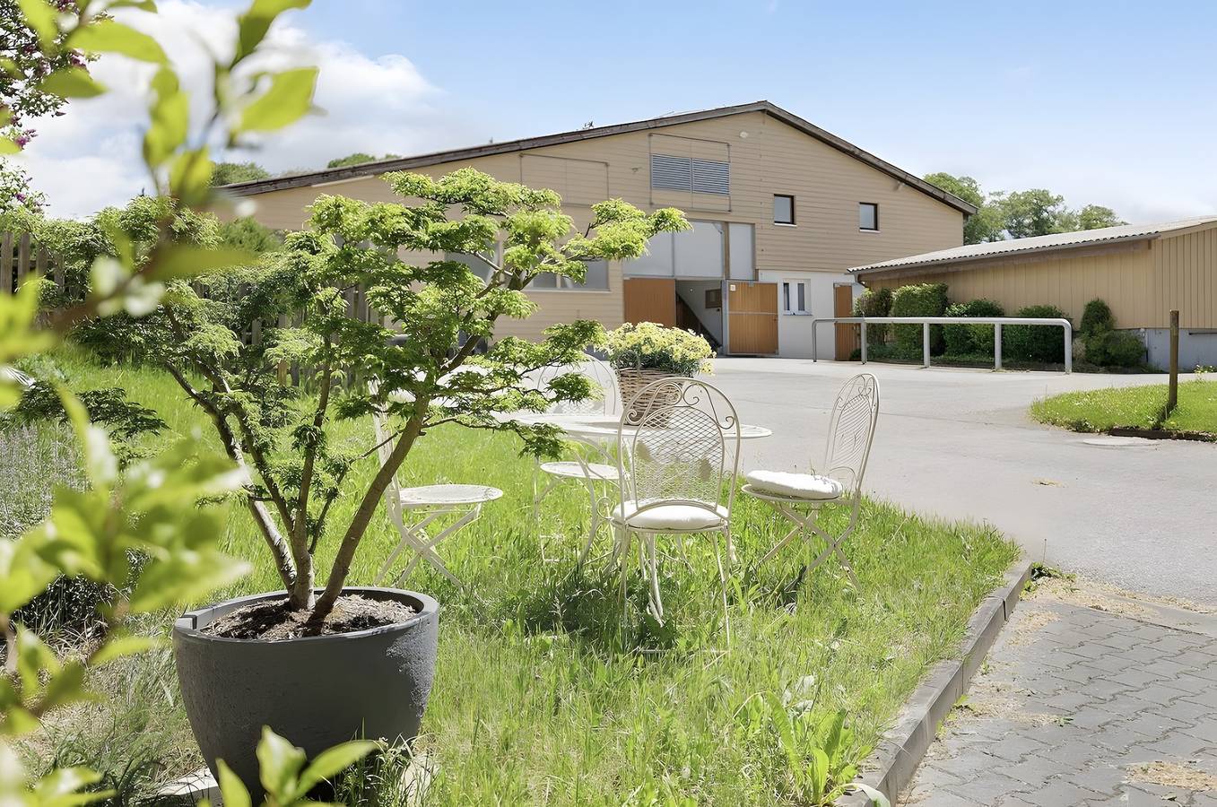 Appartement indépendant sur domaine équestre avec terrasse commune, jardin et Wi-Fi in Gomadingen, Neckar-Alb