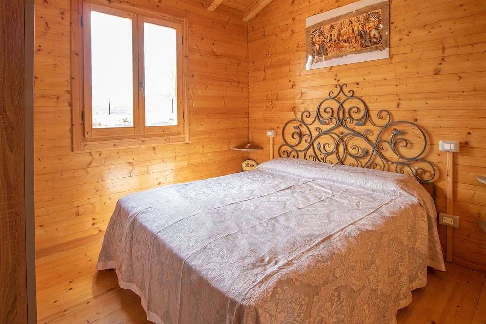 Beautiful private villa for 4 guests with A/C, private pool, Wifi, Tv, balcony and parking in Panicale, Lake Trasimeno