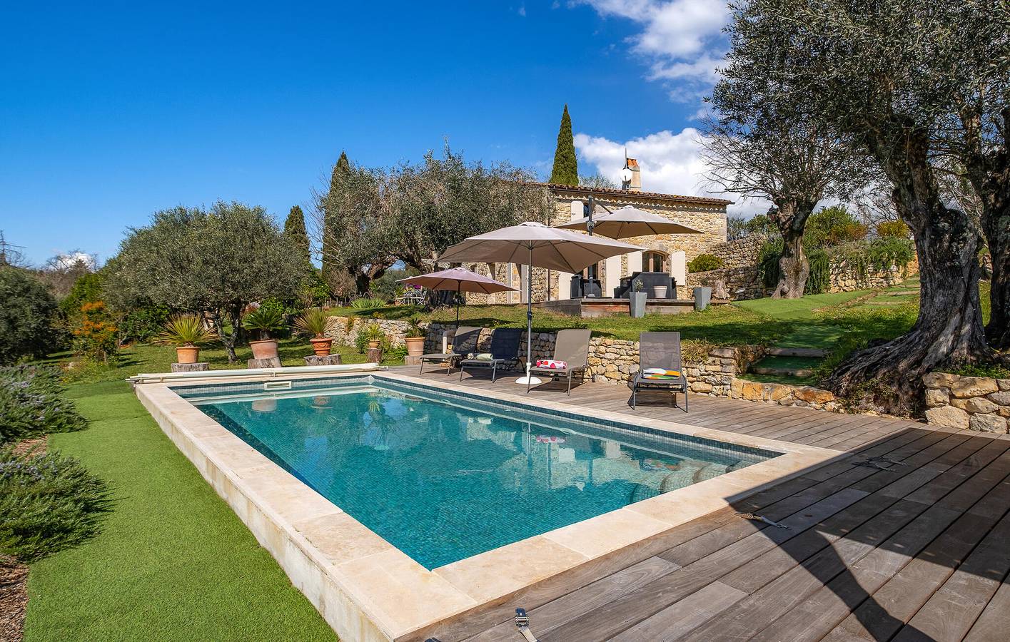 Ruhiger Rückzugsort am Flussufer mit Pool und WLAN in Callian, Draguignan Region