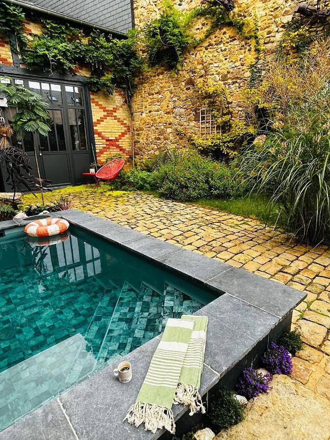 Chambre d’hôte pour 3 personnes, avec piscine et terrasse ainsi que vue et jardin à Le Mans - 3