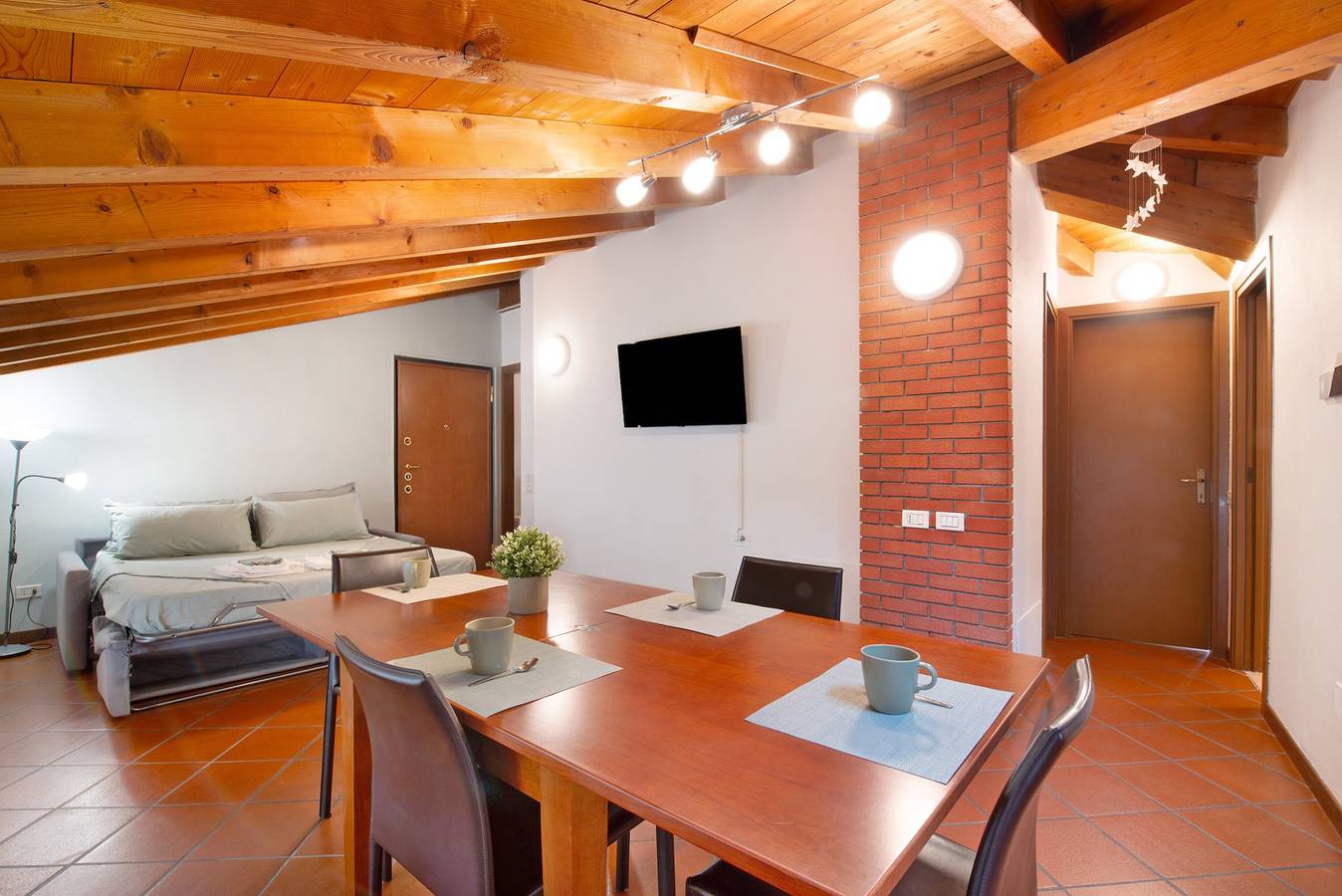 Entire apartment, Apartment 'La Corte Di Zio Pippo' with Wi-Fi in Albavilla, Brianza
