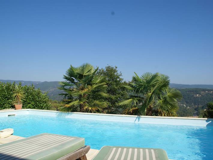 Villa pour 6 personnes, avec terrasse ainsi que piscine et jardin, adapté aux familles en Ardèche