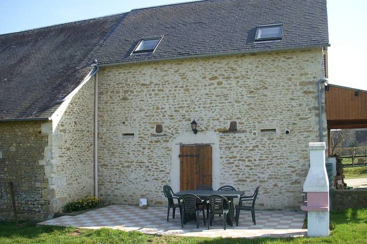 Gîte pour 5 personnes, avec Terrasse ainsi que Jardin et Piscine