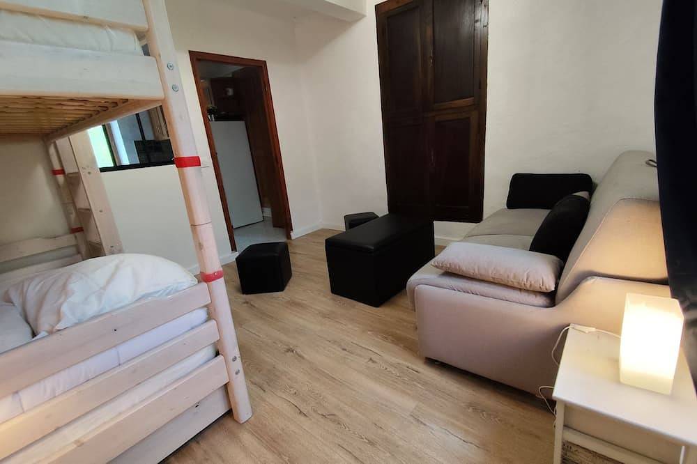 Appartement entier, Gîte Noryema pour 4 pers, pied de ville Lumineux et spacieux, 27m2, tout équipé in Entraunes, Région de Nice